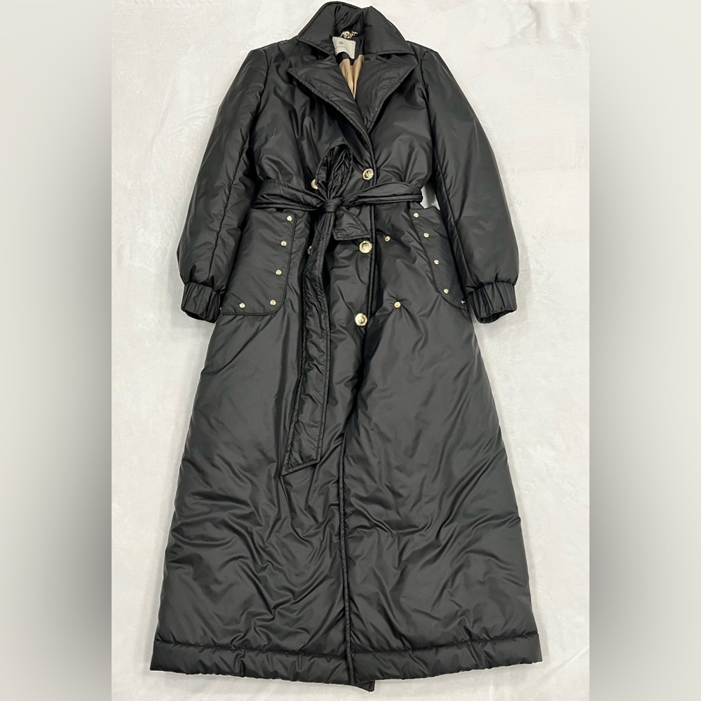 Black Lasagrada Jacket with gold details